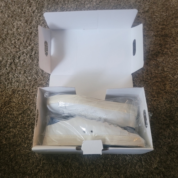 P448 Thea Sneaker - Picture 6 of 6